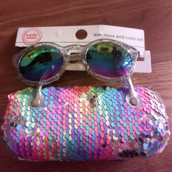 wonder nation Other - Kids sunglasses and case